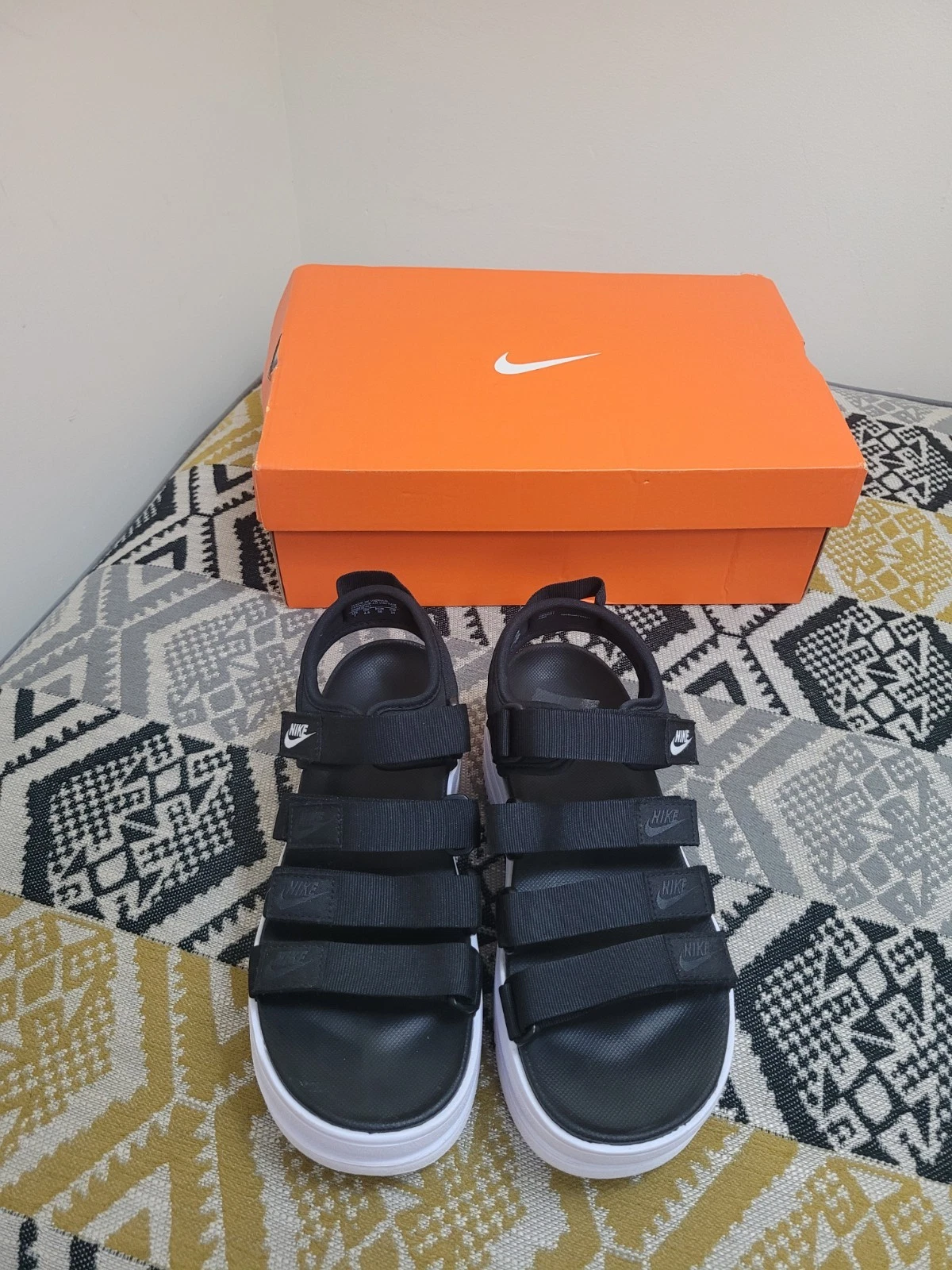 Sandali donna Nike Icon Classic platform usati in ottime condizioni taglia 4 5 EU 38 bianco e nero