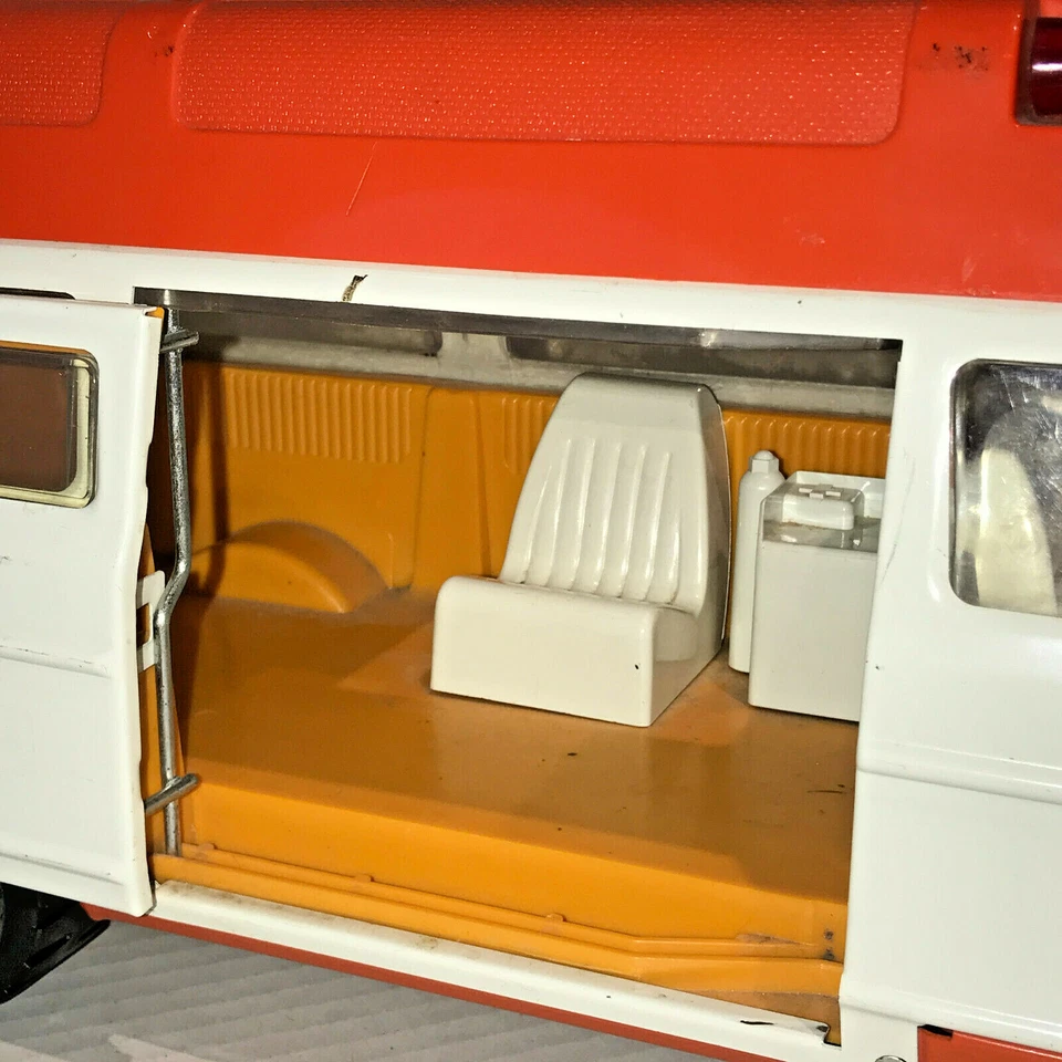 Vintage 1970's TONKA Rescue Vehicle Ambulance Van For Parts or Restoration - Image 4 of 4