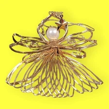 Avon 1997 Angel Gold Colored Wire Christmas Ornament Heart Swirls 3.25 inches