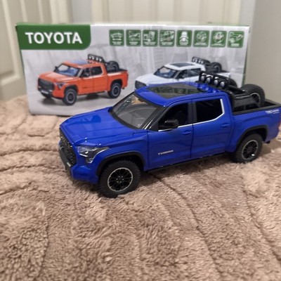 Toyota tundra 124 scale diecast model toy
