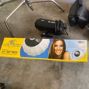 Godox SL-200W light with ISV Lanteen 24 inch Round Lantern Softbox