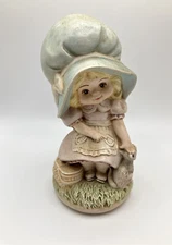 Vintage 1975 Byron MoldsCollectible Little Girl W/ Cat Bonnet Figurine