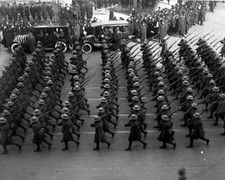 369th Infantry marching on Fifth Avenue New York City 1919 8x10 WWI WW1 Photo 16