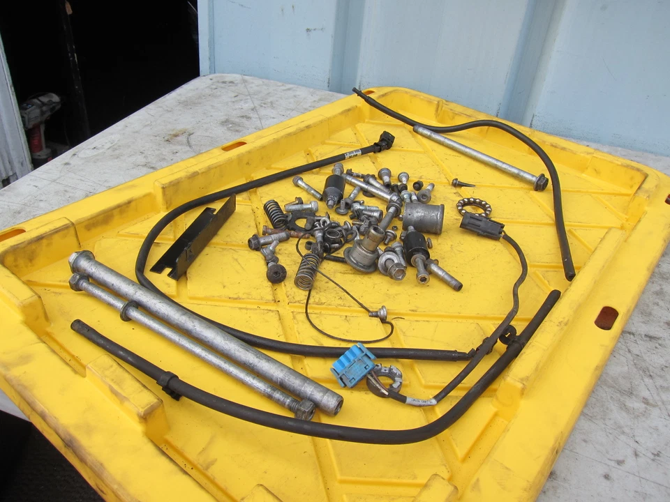 2001 BMW R1100 RT-P R1100R OEM ENGINE MOUNTING BOLTS HARDWARE MOTOR SCREWS Foto 4 de 4