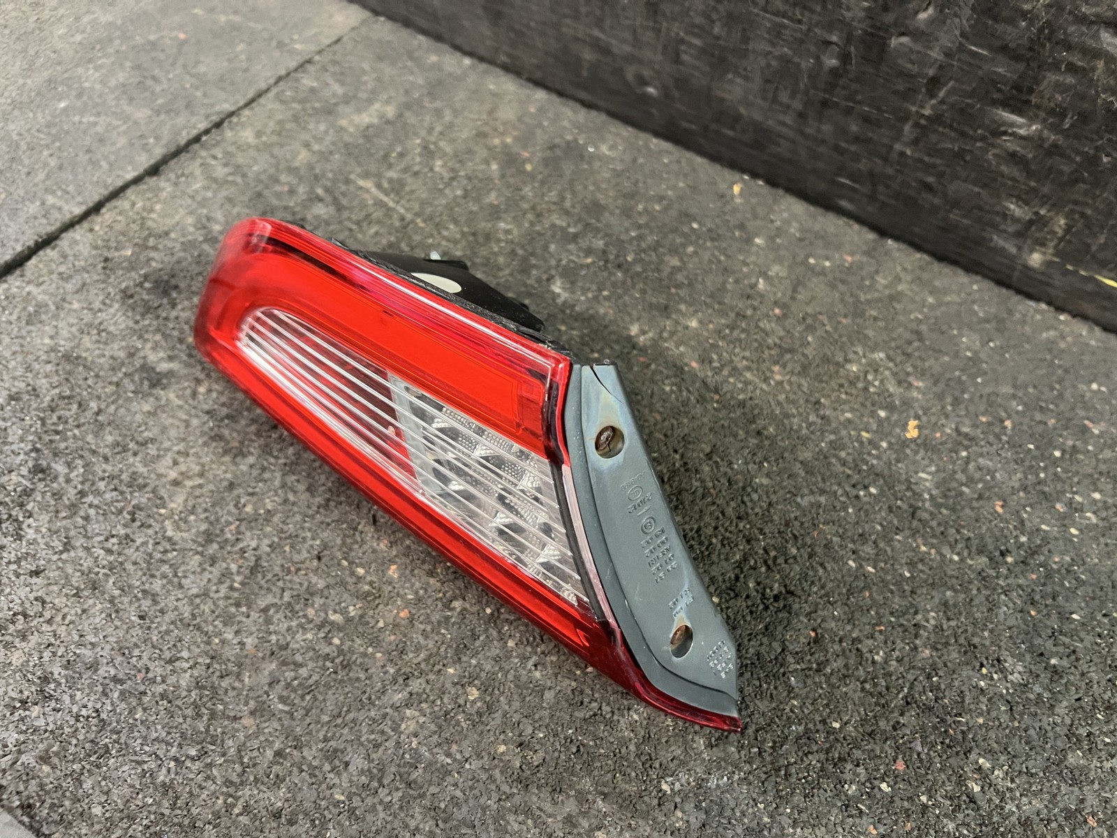 14-17 MASERATI GHIBLI DRIVER LEFT TRUNK MOUNTED BRAKE STOP TAIL LIGHT LAMP