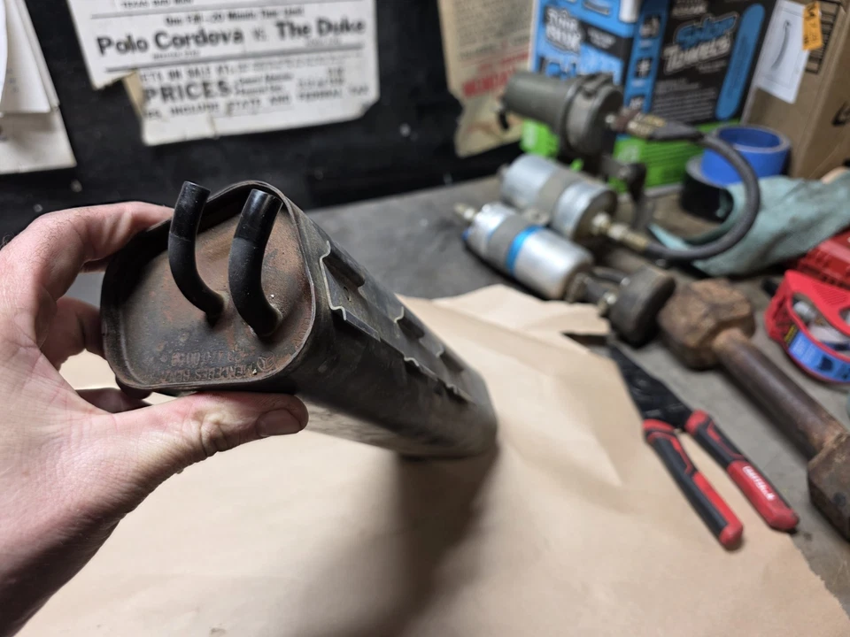 1981-1985 Mercedes-Benz 380SL vasilha de vapor de combustível carvão fabricante de equipamento original 123 470 02 59 - Imagem 3 de 4