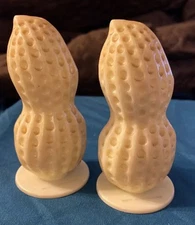 Vintage Plastic 3.5"  Peanut Salt And Pepper Shaker Set