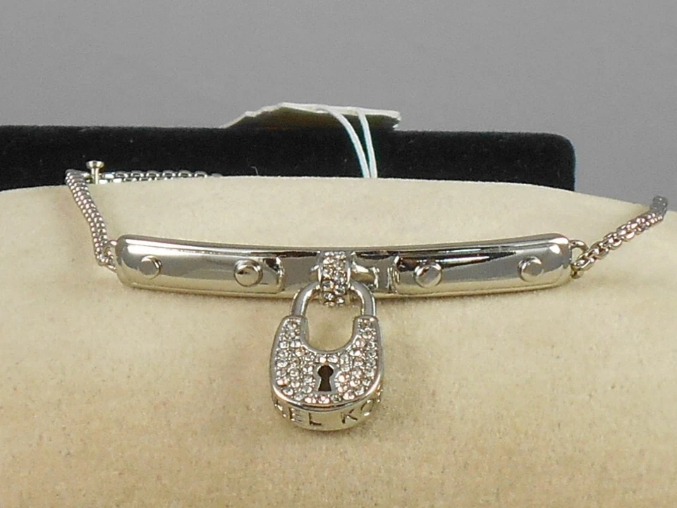 Pulsera polea Michael Kors plateada MK PAVE CANDADO MKJ8004 040 $100 Foto 2 de 2