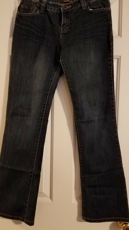 ladies URBAN BEHAVIOR dark denim.jeans. straight leg. size 9 EUC 
