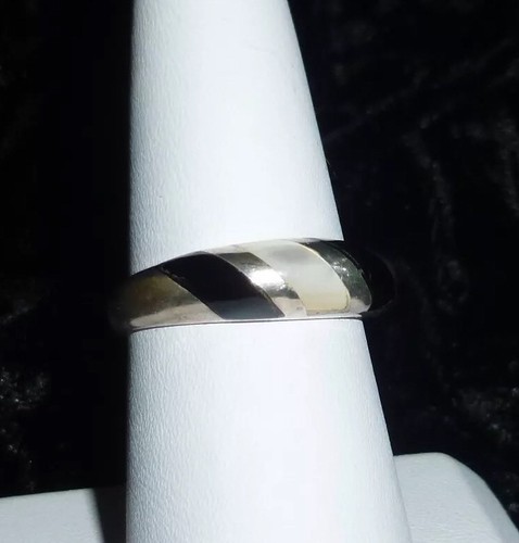 Vintage Sterling Silver Black Onyx Mother of Pearl Inlay Ring Sz 7.5"