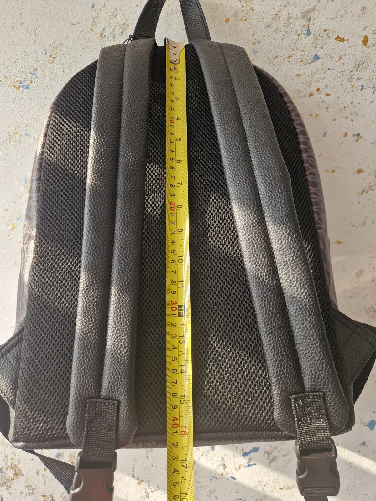 Picture 3 of 8