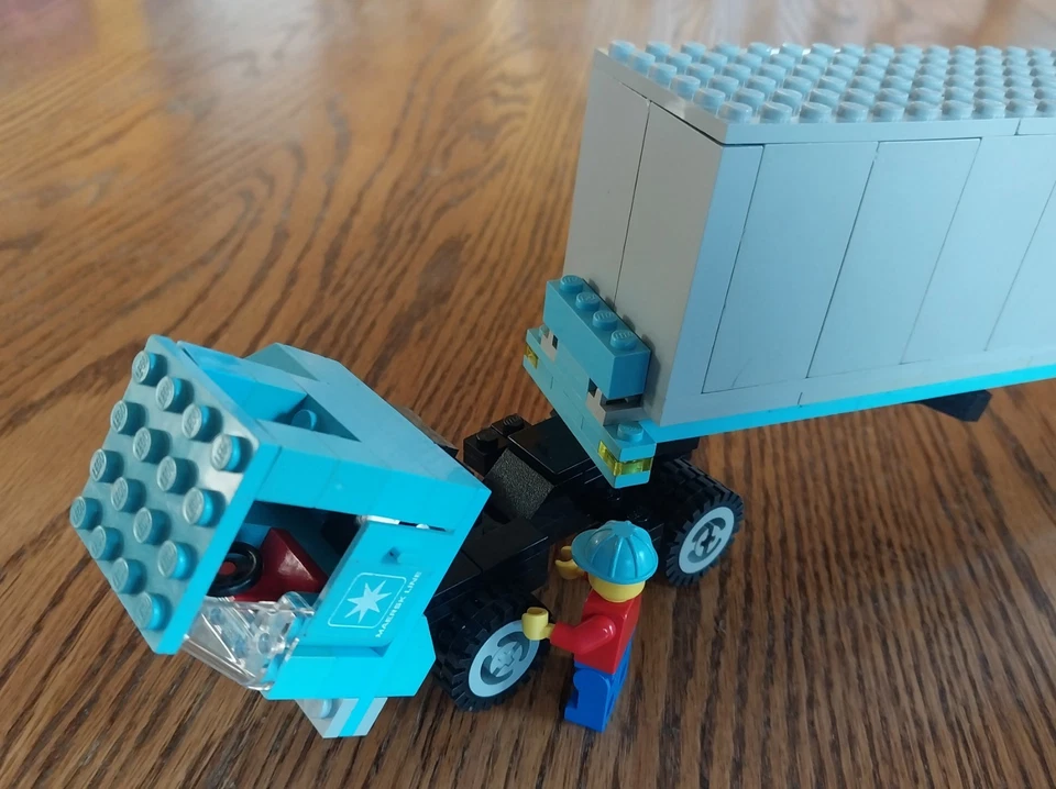 LEGO set 1651 Maersk Line Container Lorry, USED - Image 3 of 4