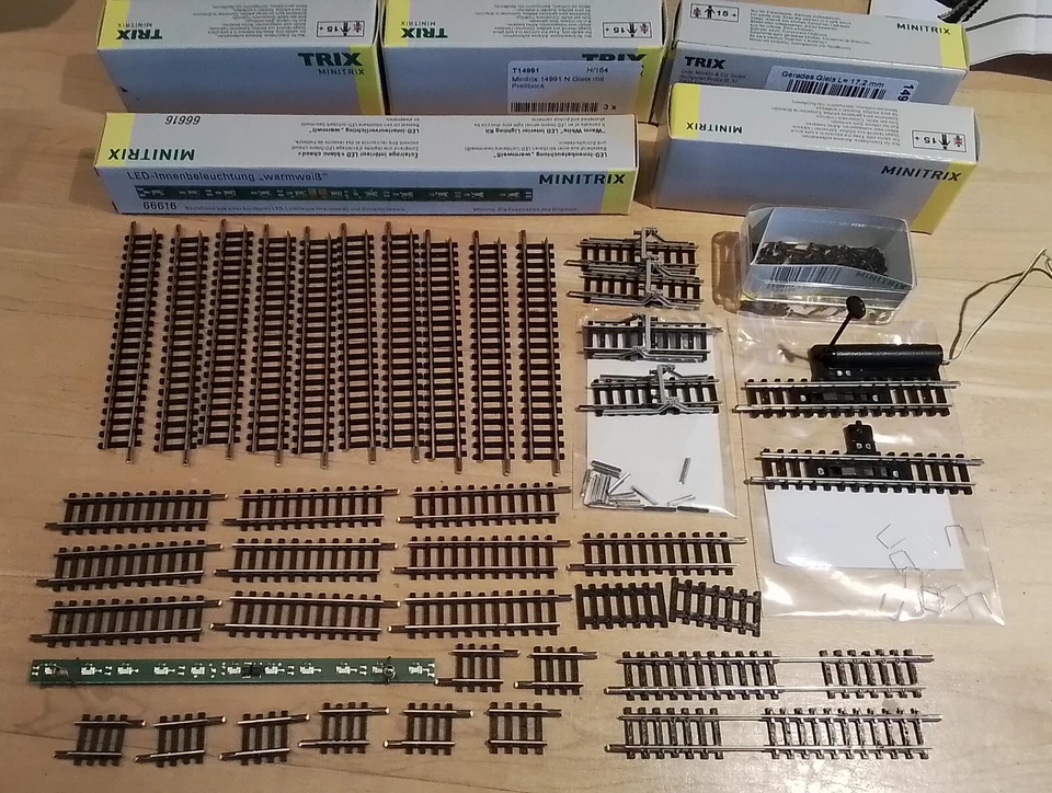 Minitrix Spur N Konvolut Gleise, Licht, Schrauben u.v.m. - NEU -
