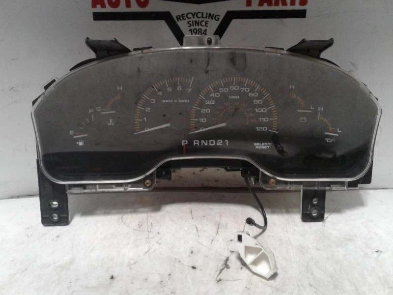 Cuadro de instrumentos velocímetro 2003 03 Ford Expedition 225 k Foto 2 de 4