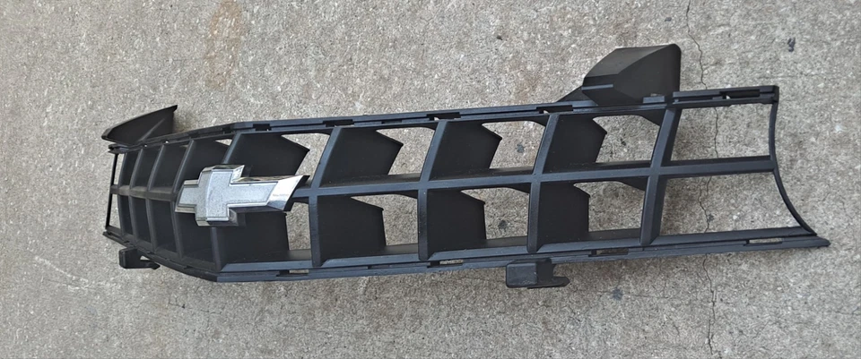 2010-2013 Chevrolet Camaro Grille Black With Emblem OEM 2011 2012 Chevy - Imagem 2 de 4