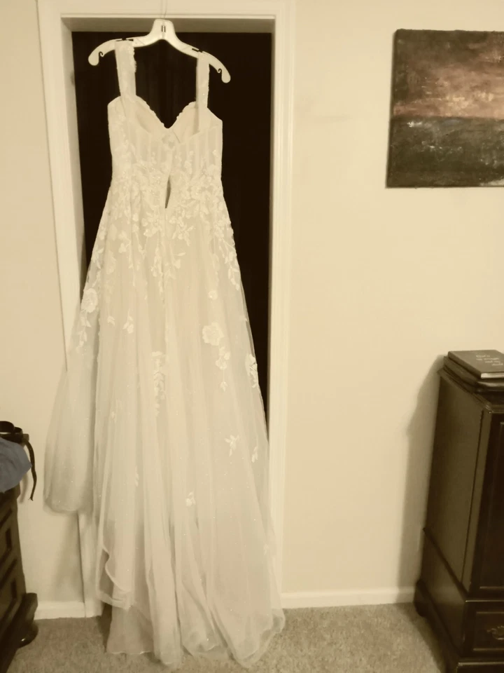 Vestido de novia blanco Galina Signature Collection talla 10 Foto 3 de 4