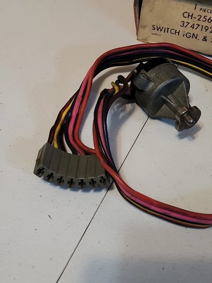 Nuevo de Lote Antiguo Interruptor de Encendido Mopar 1977-78 Todos los Coches y Camiones P/N 3747192 OEM Foto 3 de 4