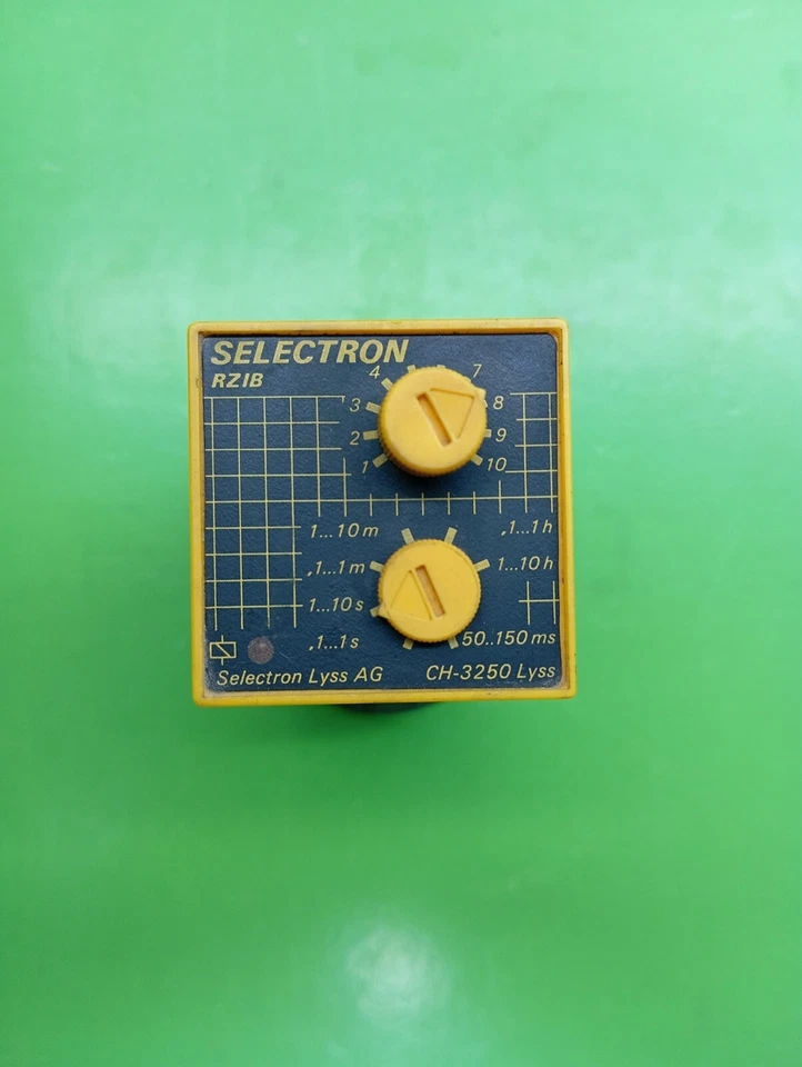 Selectron CH-3250 Lyss Time Relay RZIB 30 With Socket 90.23 250V~5(1.4)A - Image 2 of 4