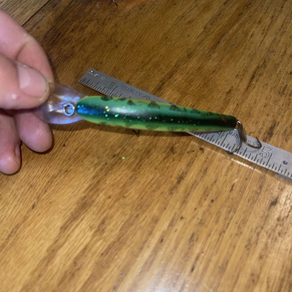 REEF RUNNER Fishing Lure 3.5” Length 1/4 Oz Weight Yellow Perch Used - Image 4 of 4