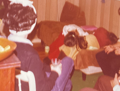 1973 College Girls Lying on Bed Curlers in Hair Guys Drinking Orig Photo P23k15