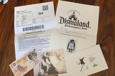 Banksy signed tenner & dismaland stamp + Original postcard 2015 from WSM L136A
