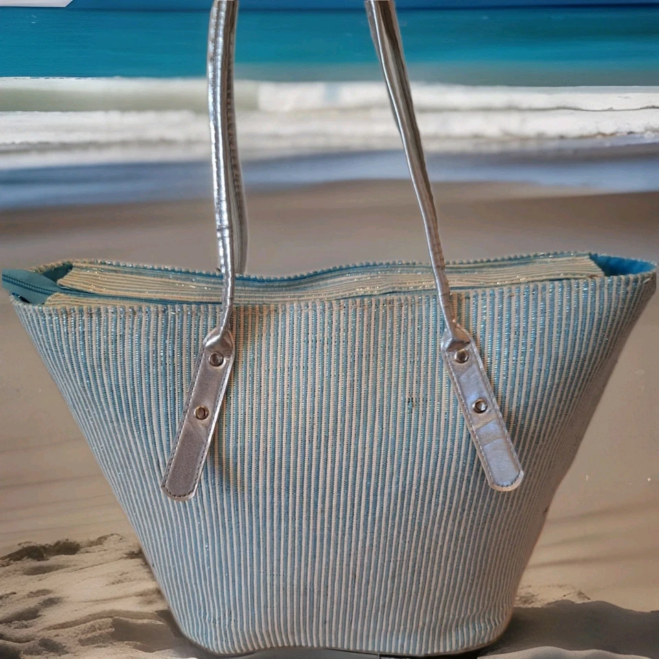 Bolso de Mano Grande Sun N Sand Azul/Blanco Rayas con Pisadas Metálicas Cierre de Cremallera Foto 3 de 4