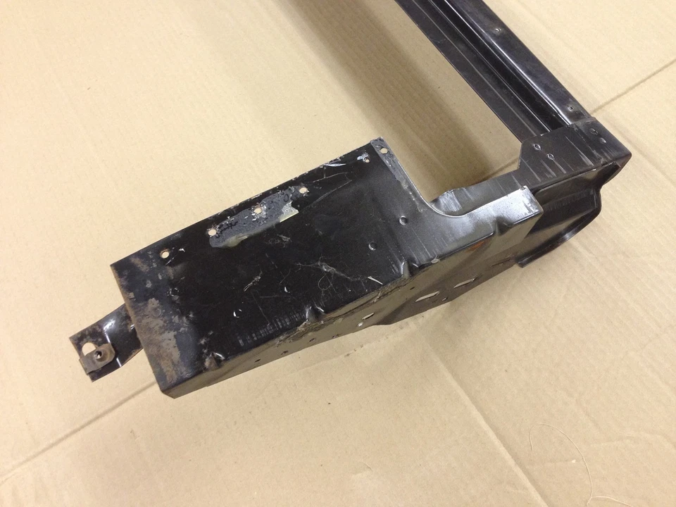 Soporte de montaje de asiento trasero convertible Ford Mustang 87-93 marco chapa OEM Foto 3 de 4