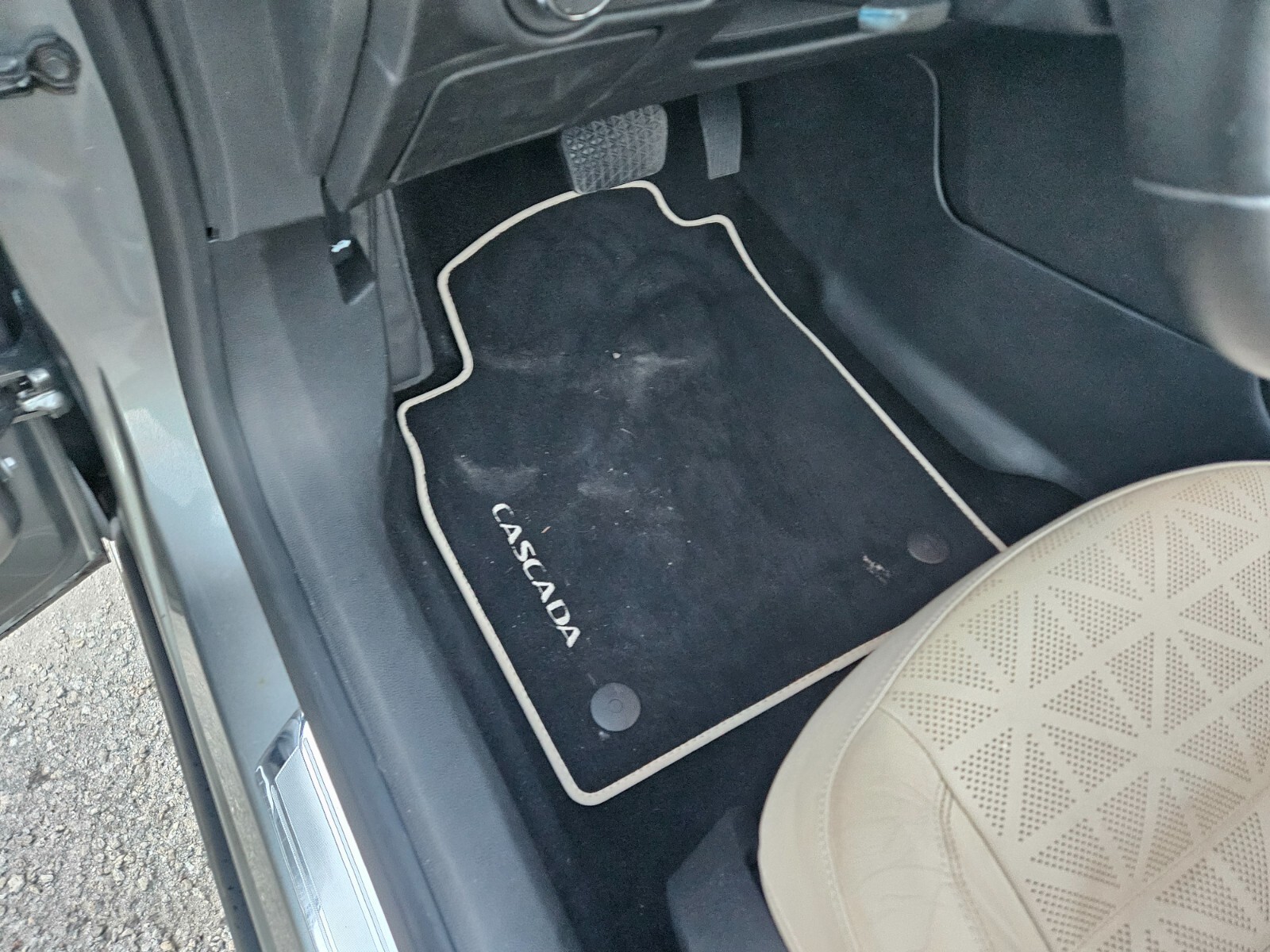 Buick Cascada - Image 16