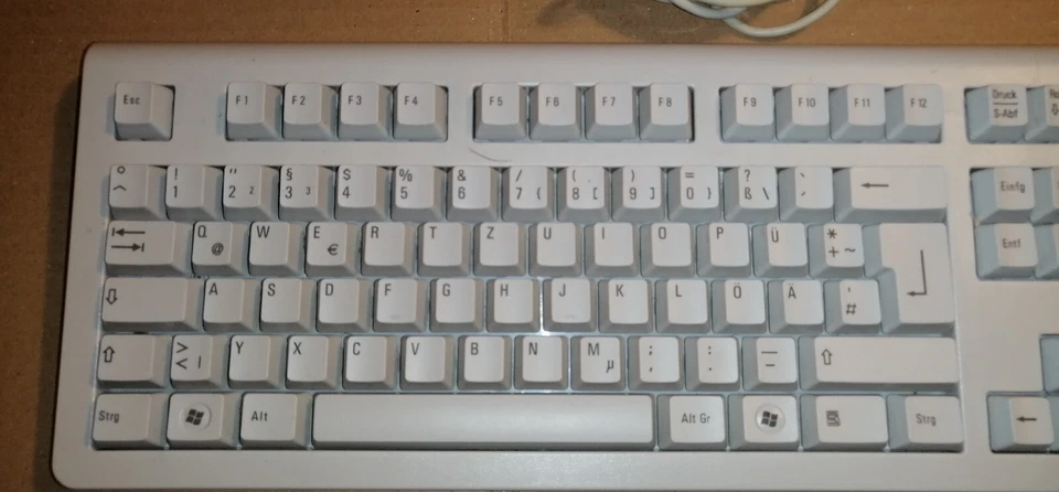 2 Vintage PC wired Keyboards QWERTZ Fujitsu KB SC USB D and HP KB-0316 (PS2) - Image 4 of 4