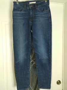 LEVI'S CLASSIC CAPRI MEDIUM WASH SIZE 26 28