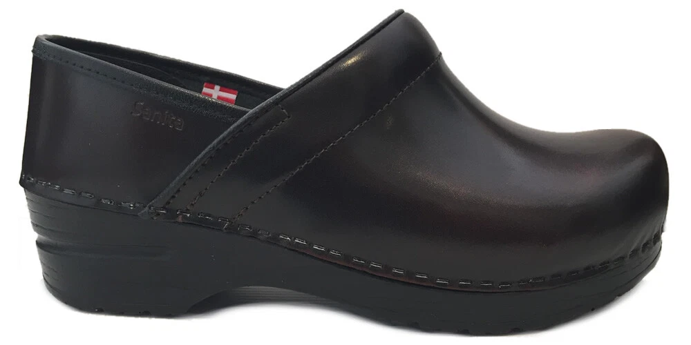 Sanita Professional Cabrio WIDE Clogs in Dark Brown 457611