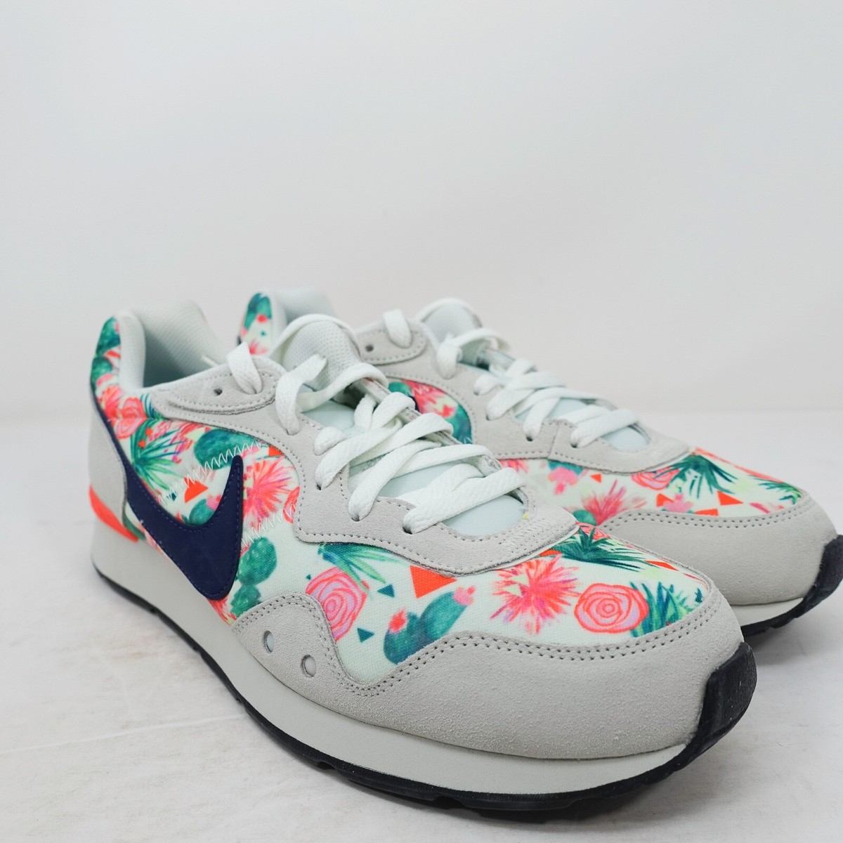 Nike Venture Runner N7 2020 Limited Edition Neon CV8983-001 Mens Size 10 Nike Venture Runner N7 2020 Limited Edition Neon CV8983-001  main image 3