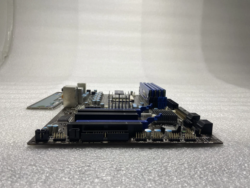 MSI 870-G45 AM3 Socket Phenon II X4 840 3,2 GHz 12 GB de RAM Foto 3 de 4