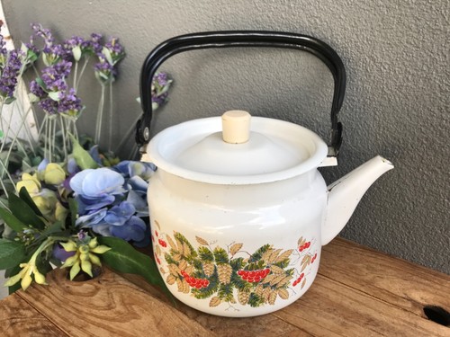 Vintage decorated enamel kettle or tea-pot in good condition./11