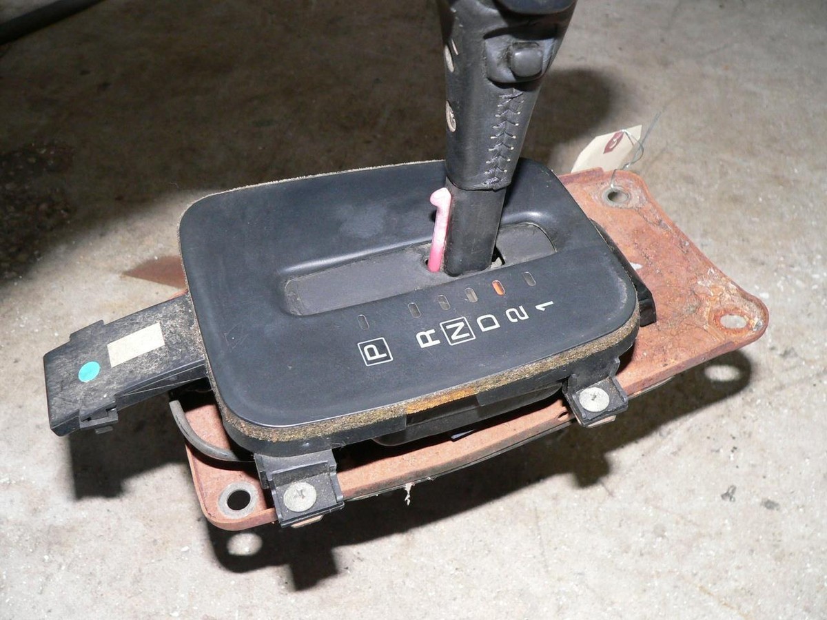 NISSAN 300ZX Z32 AUTOMATIC TRANSMISSION SHIFTER GEAR