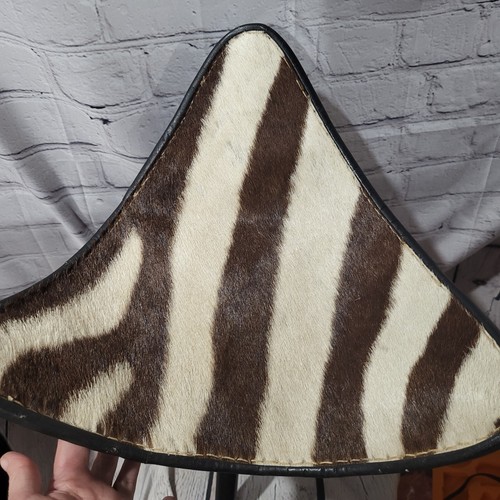 Vintage Zebra Tri leg Hunting Stool. Collapsible black wood rods brass cleats - Picture 4 of 9