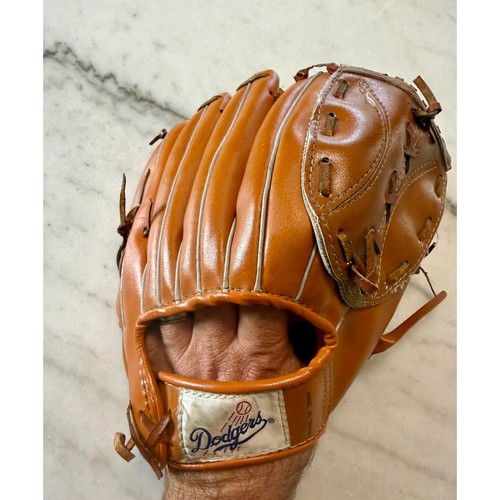 Angeles Hand Sign Vintage Los Angeles Dodgers Baseball Glove Carnation Diaries 2606 Tan ...
