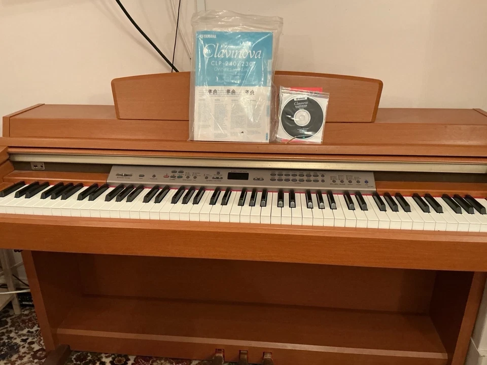 Yamaha Clavinova CLP240 Electric Piano in Excellent Condition, photo 2 of 5