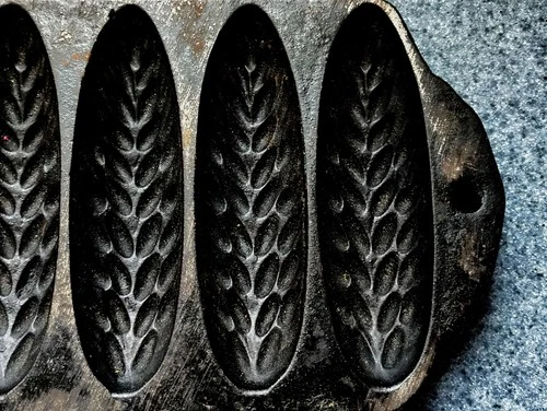 Vintage Griswold No 27 Wheat Corn Stick Pan Cast Iron  638 Erie