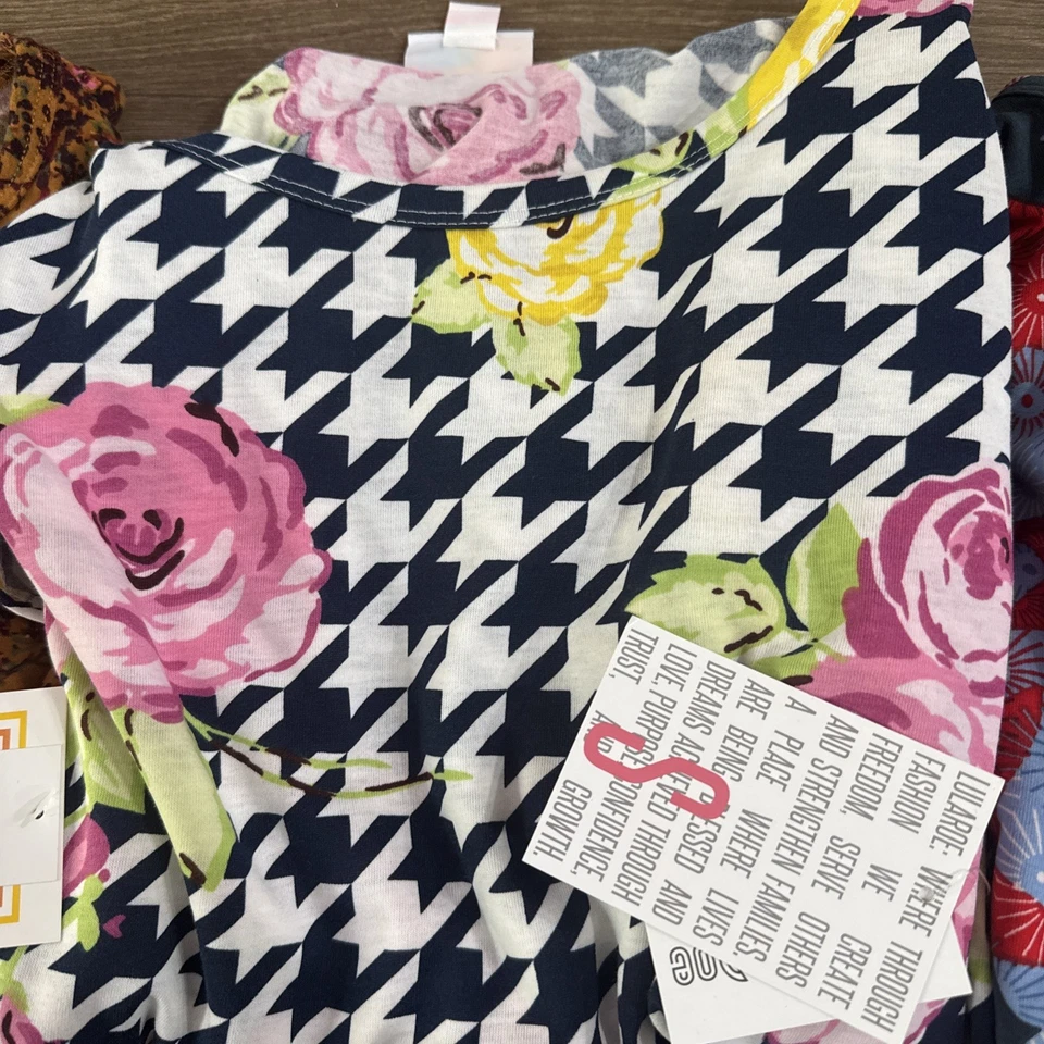 Lot Of 5 LulaRoe Irma -S Assorted Patterns/Designs Brand New - Image 3 of 4