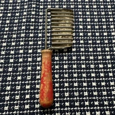 Vintage Red Wood Handle Crinkle Cut Wavy French Fry Vegetable Potato Cutter 7”