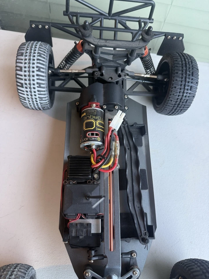 Helion Dominus 10sc 4wd 4x4 RC Truck For Parts Or Repair - Image 4 of 4