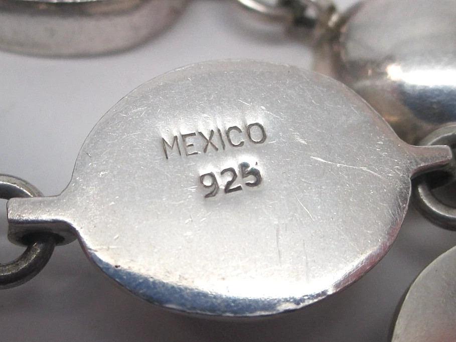 Vintage Sterling Silver and Black Onyx Cabochon Bracelet with Toggle Clasp - Image 3 of 4