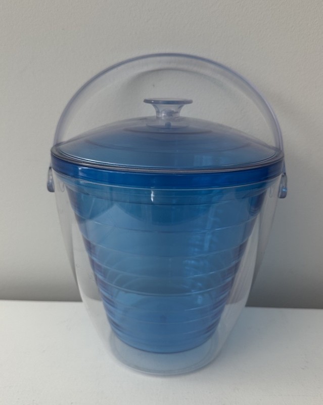 K I H CONNOISSERVE ICE BUCKET BLUE & CLEAR ACRYLIC #4020 HONG KONG 1960'S - 70'S