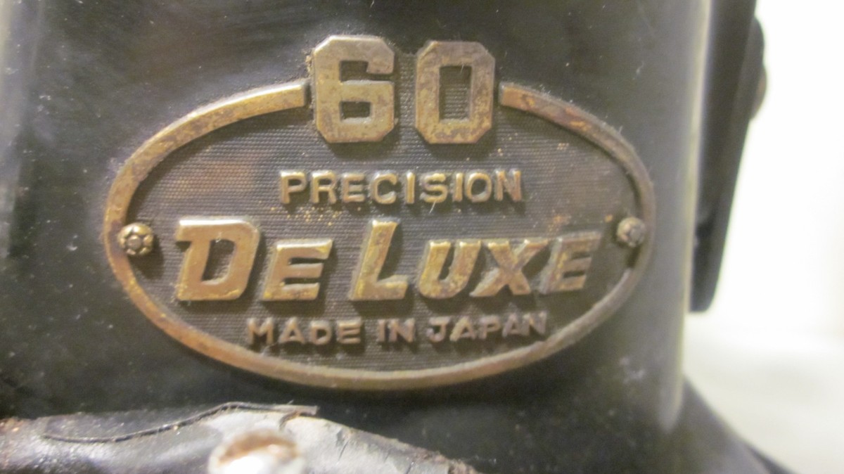 Vintage Collectible Sewing Machine 