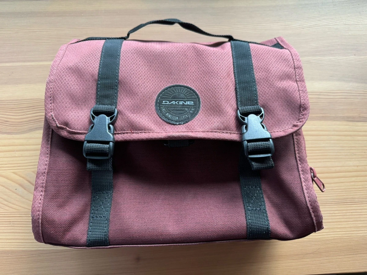dakine travel toiletries bags for womens Kit Toiletry Bag Portmantos Its size makes it ideal for both short and longer trips DAKINE Unisex Adult Soft Case