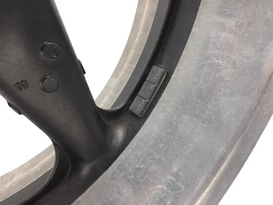 Llanta trasera Honda CBR929RR 2775A 2001 Foto 3 de 4