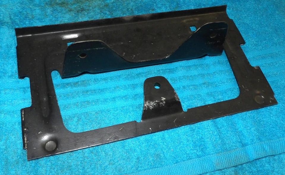 1978-1983 Fairmont Futura Zephyr Z-7 NOS FRONT LICENSE PLATE MOUNTING BRACKET - Image 3 of 4