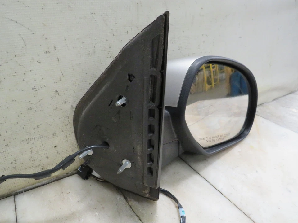 GMC Yukon 2012 espejo retrovisor lateral derecho sin intermitente plateado Foto 2 de 3