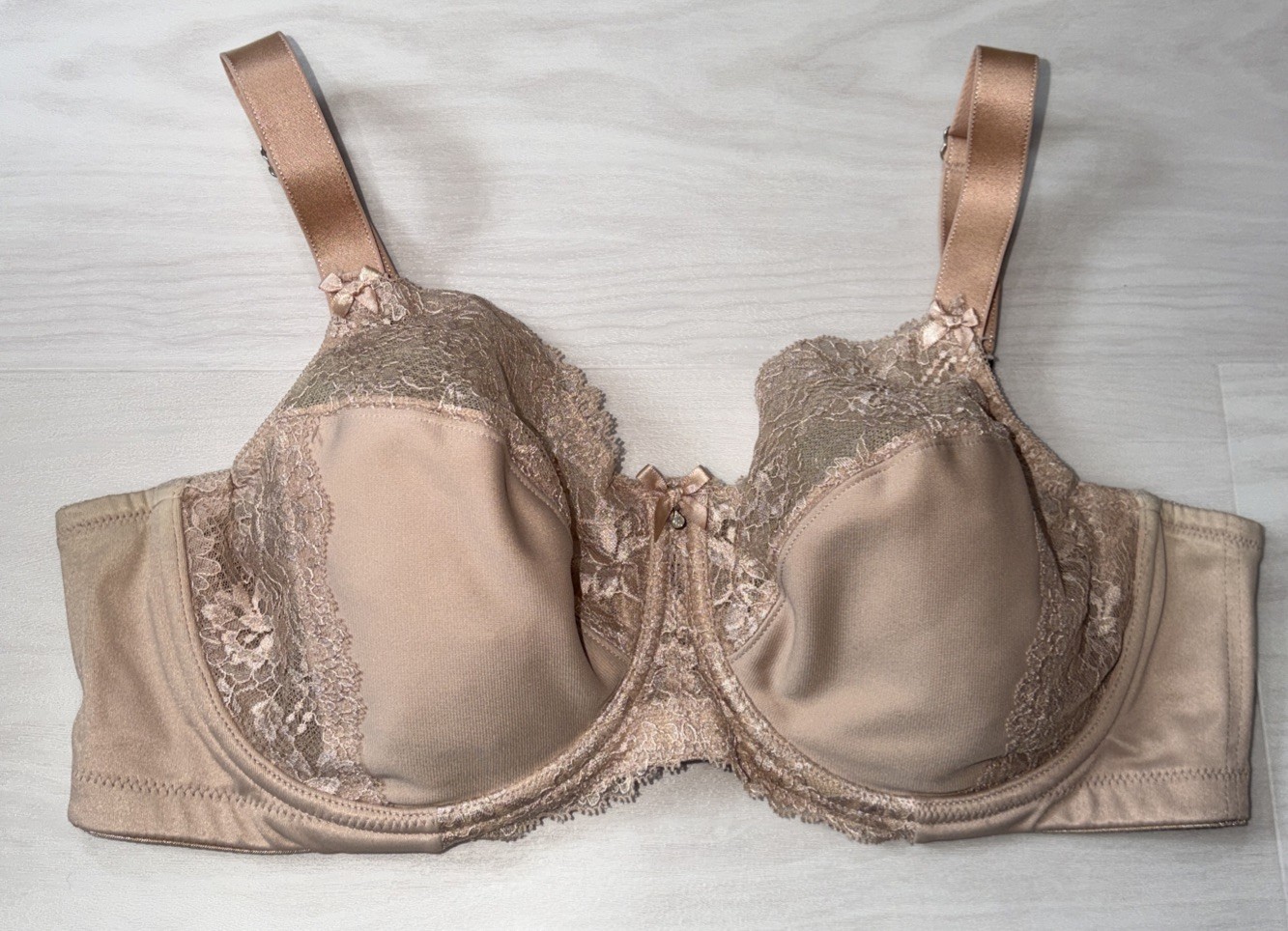 Glamorise Womens Bra 40C Beige  Lace Wonderwire Elegance Stretch Style 9035